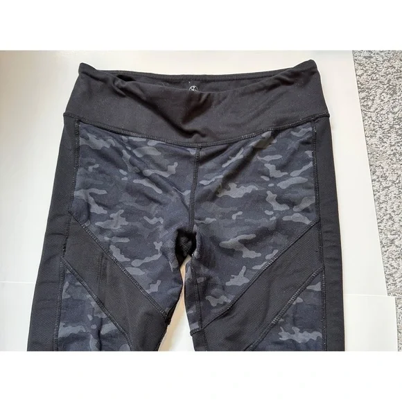 Camouflage Threads 4 Thoughts green and black leggings with mesh size M - Picture 2 of 3